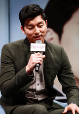 高清图：孔侑林秀晶出席《寻找金钟旭》发布会