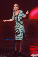 组图：金曲榜颁奖星光黯淡 张敬轩献主持处女秀