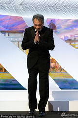 组图：戛纳电影节开幕 导演李安双手合什