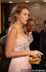 组图：《绯闻女孩》落下了帷 S女王布莱克美胸终极盘点