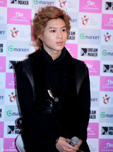 组图：韩国人气男组合SHINee首次开个唱