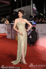 组图：《逆光飞翔》女主角张榕容亮相金马奖红毯