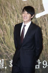 高清图：韩星金来沅秀爱新剧《千日的约定》记者会