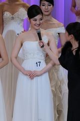 组图：日本小姐冠军泳装照 21岁学生力压群芳