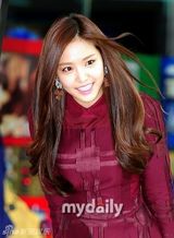 组图：《我结》新情侣亮相 泰民缺席娜恩抱纸板