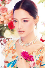 辛芷蕾盛夏大片演绎女人花