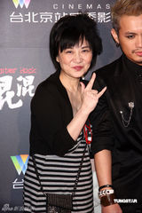 《混混天团》首映 众姝竞艳立威廉秀腹肌(组图)