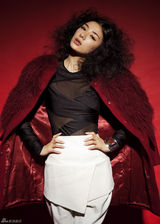 组图：黄奕开年封面大片完美蜕变