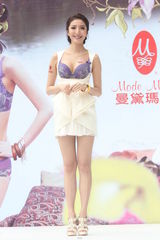 高清组图：“内衣女王”杨谨华亮相 回应新欢传闻