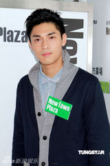 组图：李克勤郑伊健关楚耀等出席圣诞节倒数活动 