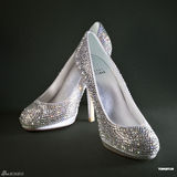 高清图：李嘉欣发动慈善项目设计限量手机壳作义卖