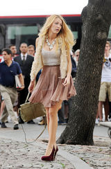 高清组图：布莱克-弗莱利亮相片场 笑容阳光