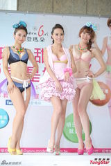 组图：人妻关颖性感挤奶 不怕老公吃醋