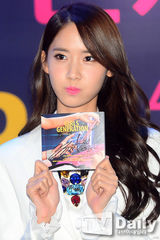 组图：少女时代亮相签售会 修身白衣靓丽抢镜