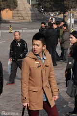 组图：北影放榜日最美工作人员与考生竞艳