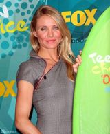 高清组图：卡梅隆-迪亚兹穿灰色改良旗袍亮相颁奖礼