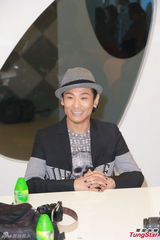 组图：杜德伟看吴君如裸胸哗然 不怕跟宝宝代沟