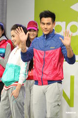 组图：Angelababy与彭于晏运动装活力十足