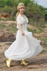 高清图：《猪九妹》翁虹造型曝光 演绎非一般的女王