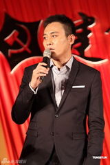 组图：《建党伟业》首映 周润发为角色断食减肥