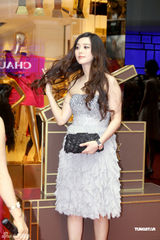 幻灯图集：范冰冰出席剪彩仪式 飘逸裙装化身美人鱼