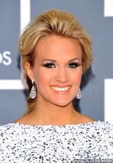 高清图：第54届格莱美红毯凯莉安德伍德露背珠片装