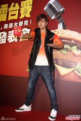 组图：罗志祥戴假发上阵 自豪反串扮相漂亮