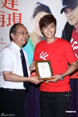 组图：罗志祥出席公益活动 强烈否认与嫩模夜会