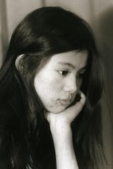 组图：翁美玲生前英国旧照曝光 与荷兰男友恩爱