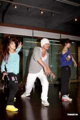 幻灯图：林峰为演唱会紧张排舞 与徐子珊大跳辣舞