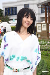 高清图：孙燕姿参观花博会 清丽亮相引媒体追拍