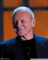 组图：卡梅隆诺兰齐聚尖叫奖 舞台焚人触目惊心