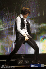 组图：EXO-K成员KAI迎接二十岁成人礼