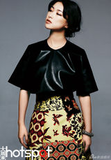 组图：朱珠大方拍情人节封面大片