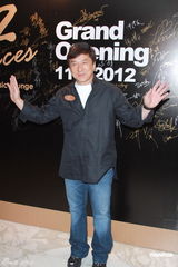 组图：张家辉成龙捧场杨受成 谢贤陈百祥夫妇到贺