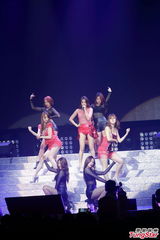 组图：SISTAR演唱会性感吸睛 大秀长腿载歌载舞