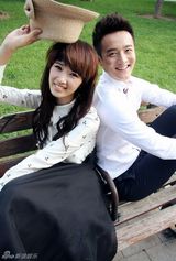 组图：中戏校花校草落户博纳青涩合影