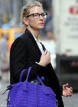 组图：凯特-布兰切特中性极客装纽约购物