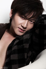 高清组图：黄昆号称“小王力宏” 宣传照秀男人味