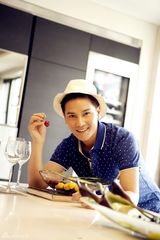 图：丁子峻拍时尚大片 尽显成熟花漾美男风范