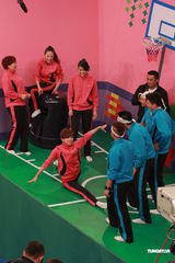 组图：曾志伟蒙嘉慧胡杏儿等录节目卖力演出