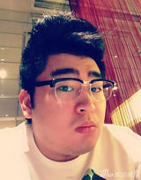 组图：鞠萍姐姐21岁儿子近照曝光 圆脸浓眉大眼