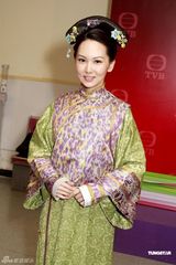 幻灯图：《万凰之王》主演试装 胡杏儿宣萱争宠