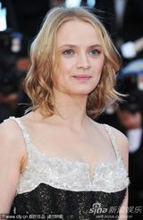 组图：范冰冰艳撑《生命之树》首映 邓文迪夫妇亮相