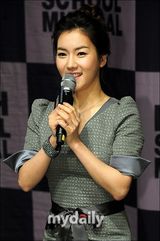 组图：f(x)Luna与SJ厉旭FT在真等宣传音乐剧