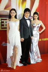 组图：群星亮相国剧盛典红毯 宋茜娇俏袁莉华贵