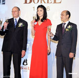 幻灯图：陈慧琳代言成浪漫女神 长裙衬窈窕身材