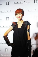 组图：唐嫣出席时尚活动 复古造型美轮美奂