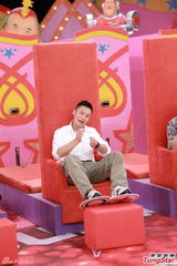 组图：余文乐方力申陈静出席游戏节目录影