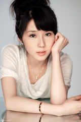 高清图：方安娜签约鑫宝源 打造水做的女孩儿